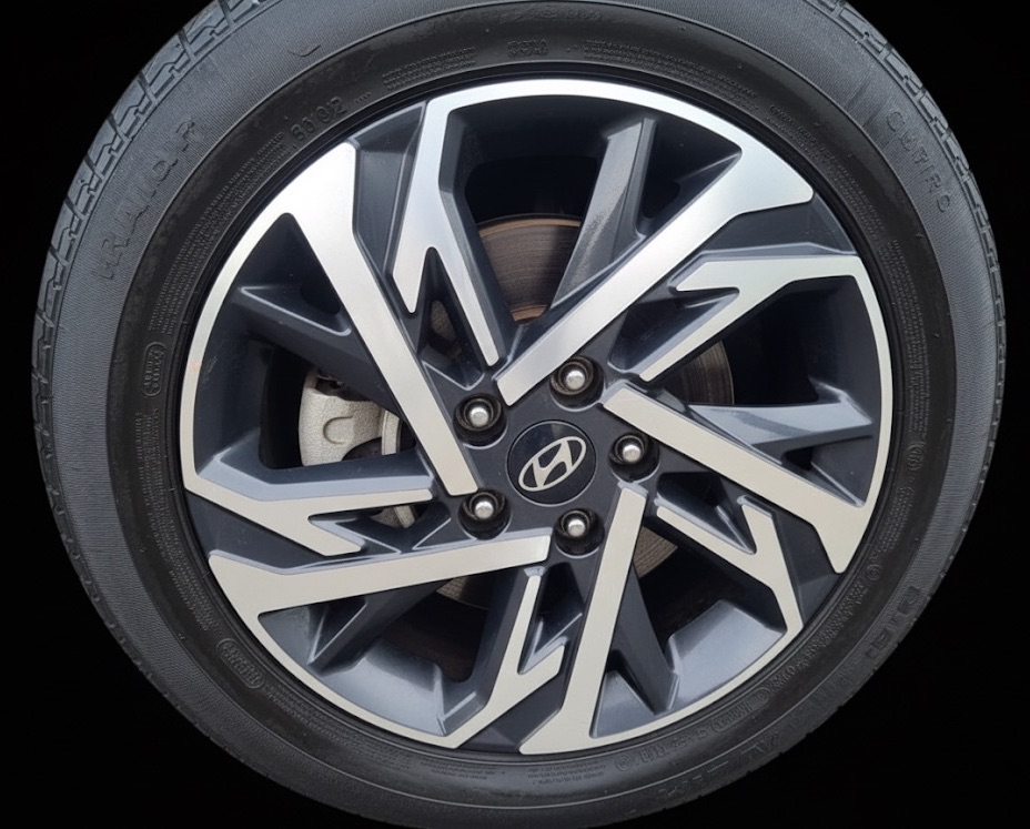 After - Restored Diamond Cut Wheel